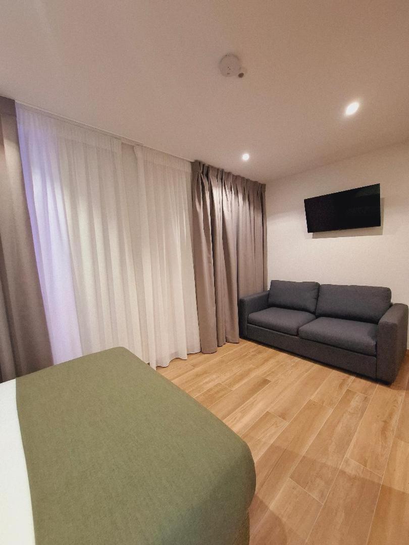 Hostal San Blas Madrid Exteriör bild