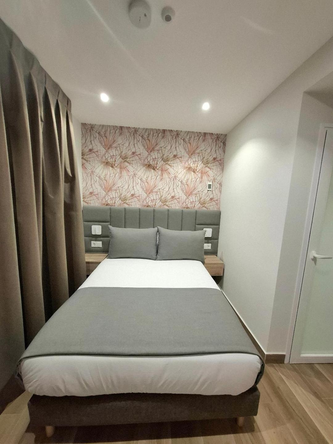 Hostal San Blas Madrid Exteriör bild