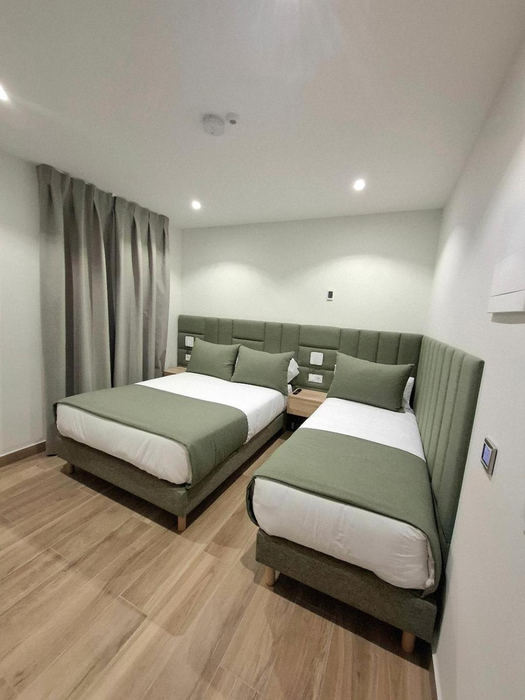 Hostal San Blas Madrid Exteriör bild