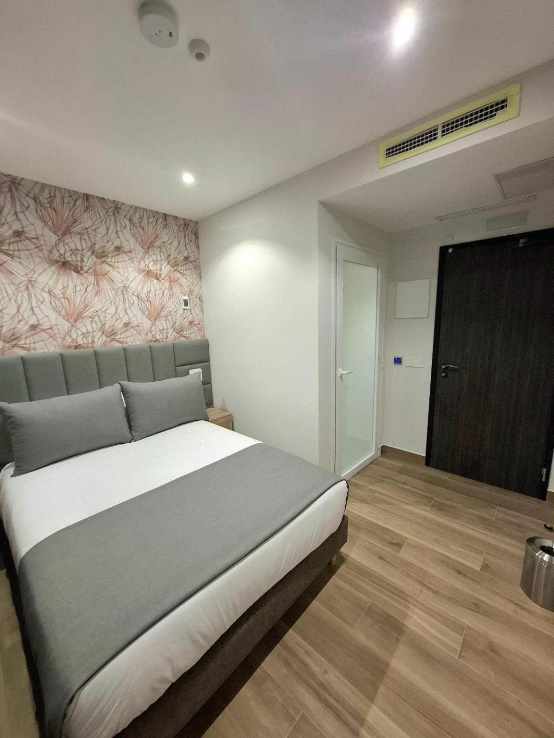 Hostal San Blas Madrid Exteriör bild