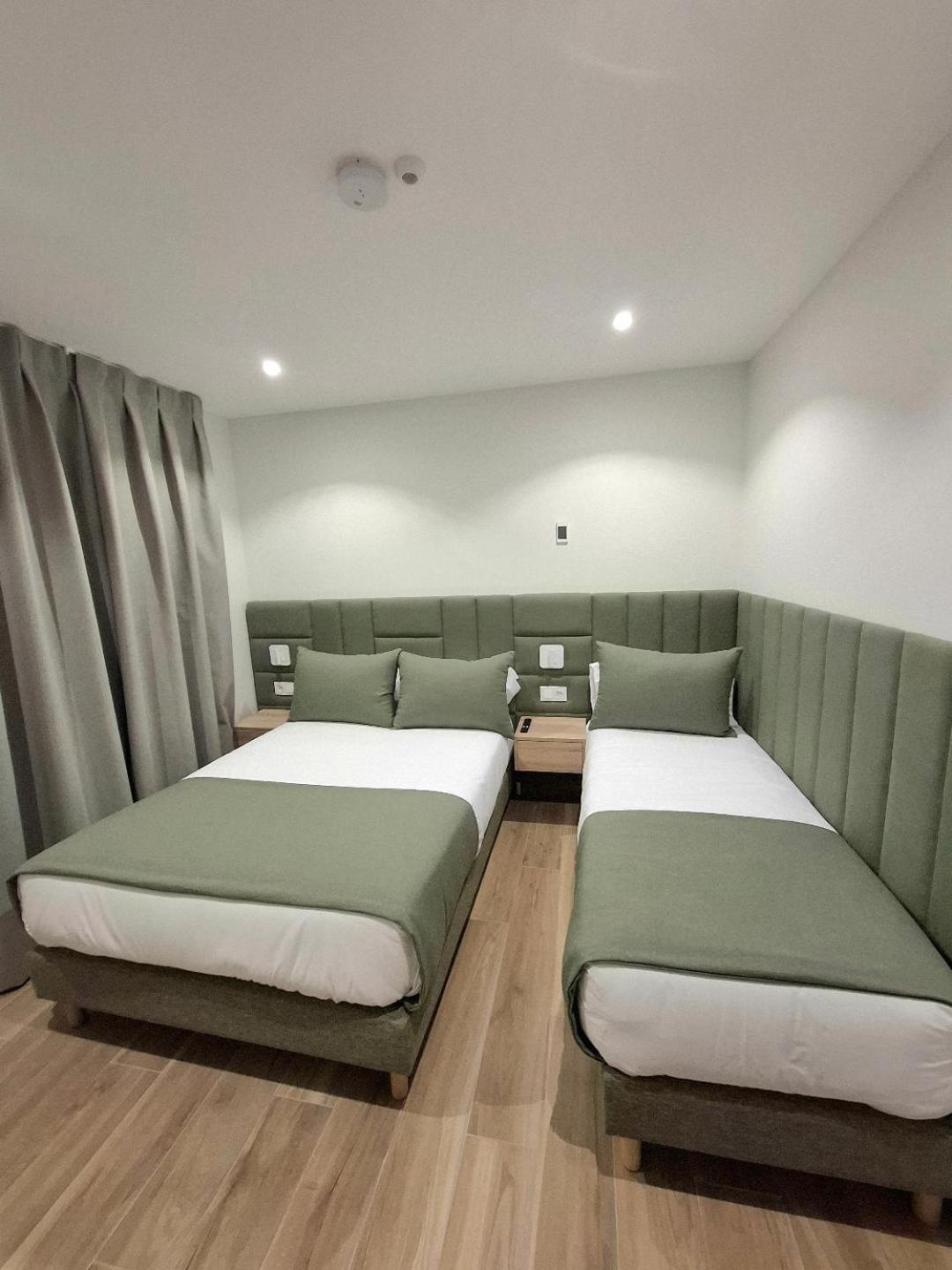 Hostal San Blas Madrid Exteriör bild