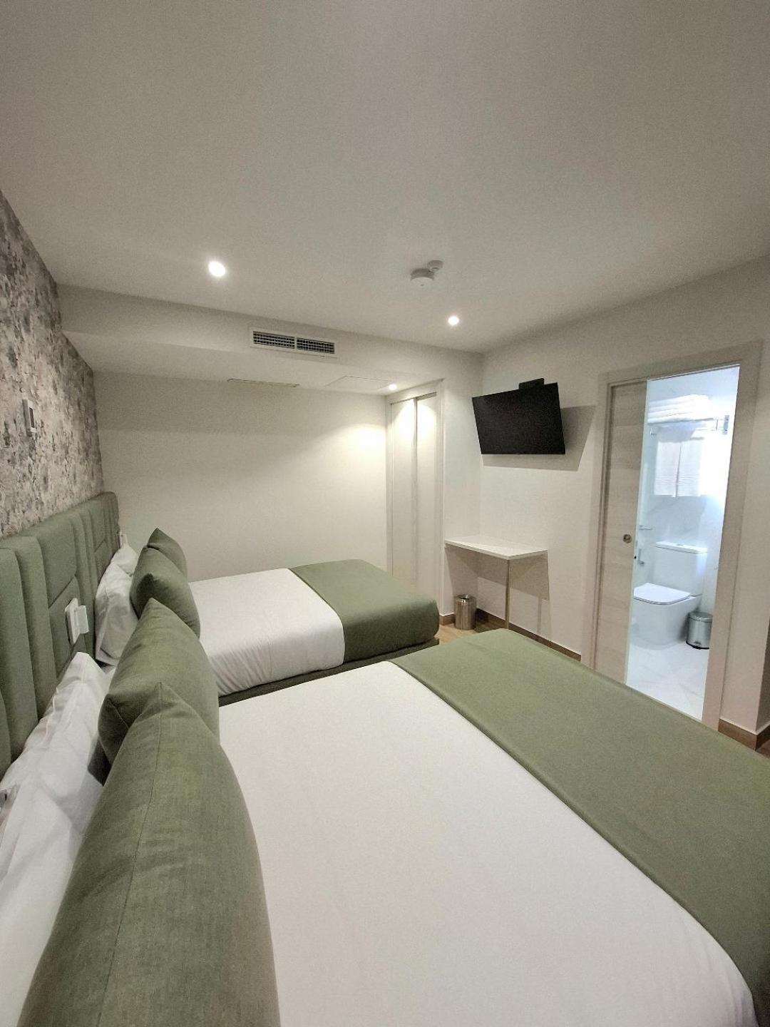 Hostal San Blas Madrid Exteriör bild