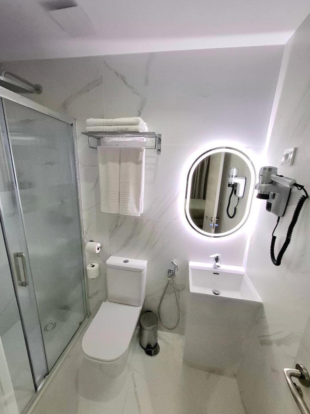 Hostal San Blas Madrid Exteriör bild