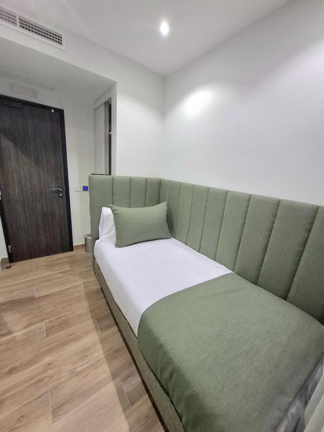 Hostal San Blas Madrid Exteriör bild