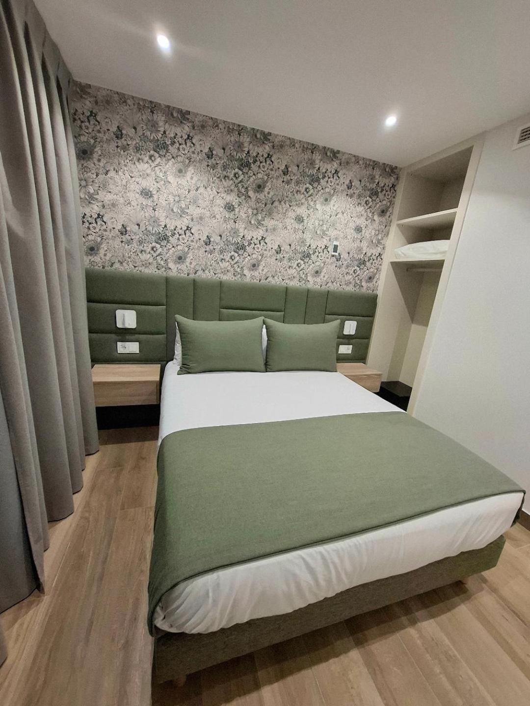 Hostal San Blas Madrid Exteriör bild